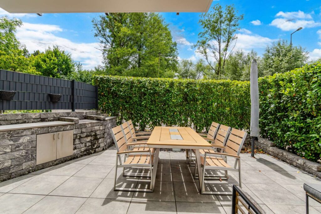 Terrasse mit Outdoorküche