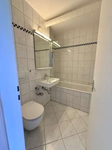 Bad mit Badewanne
